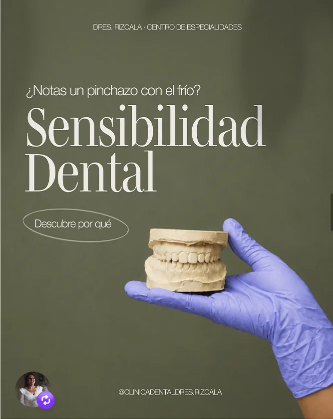 Publicación sobre la sensibilidad dental con una maqueta en la mano.